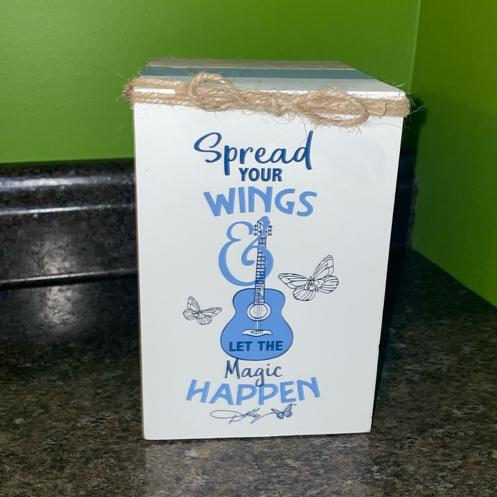 Dolly Parton Book Decor limited edition - Picture 4 of 16